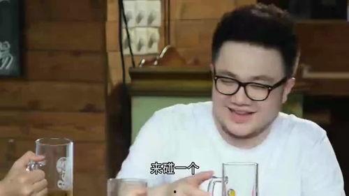 小伙吃瓜的标准动作,揭秘小伙吃瓜的“标准动作”